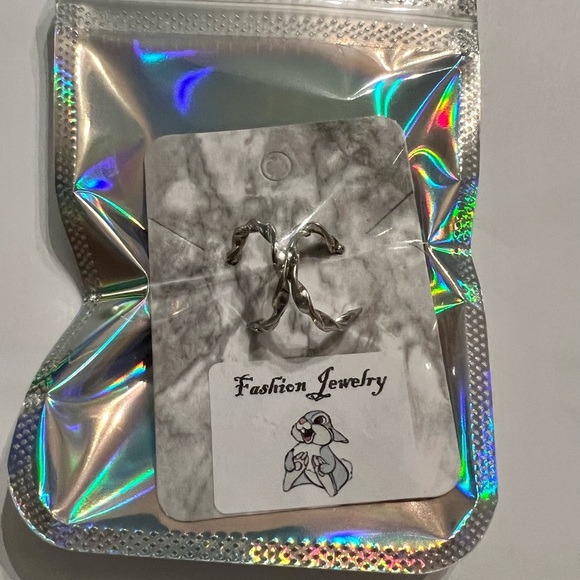 NWT Pairs of Sliver Textured Small Popular Hoop Earrings - Picture 2 of 3